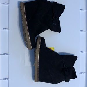 Ankle boots buckle detail